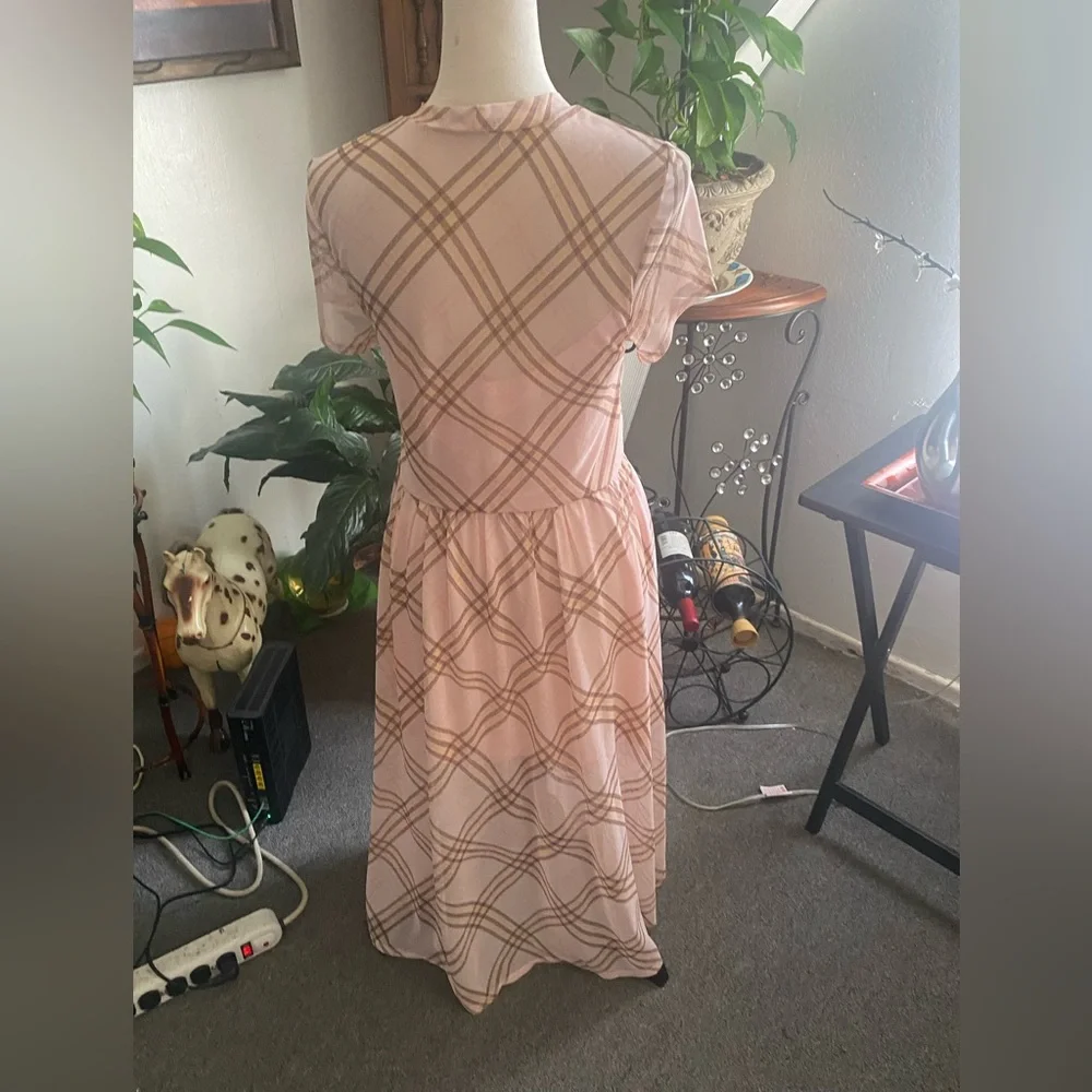 AUW Blush and Beige Checkered Midi Dress - Picture 4 of 5